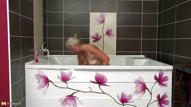 Nina invite Rufina film porno amateur française à un trio