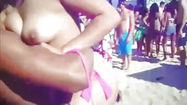 Deux asiatiques chaudes partagent film porno amateur français une bite!